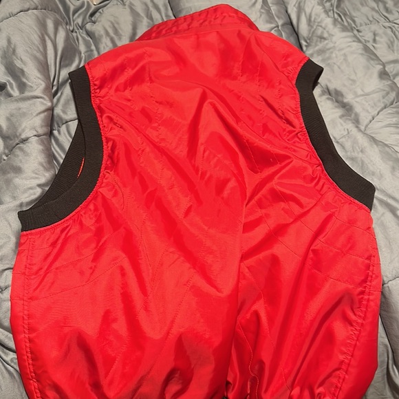 Red vest - Picture 4 of 4